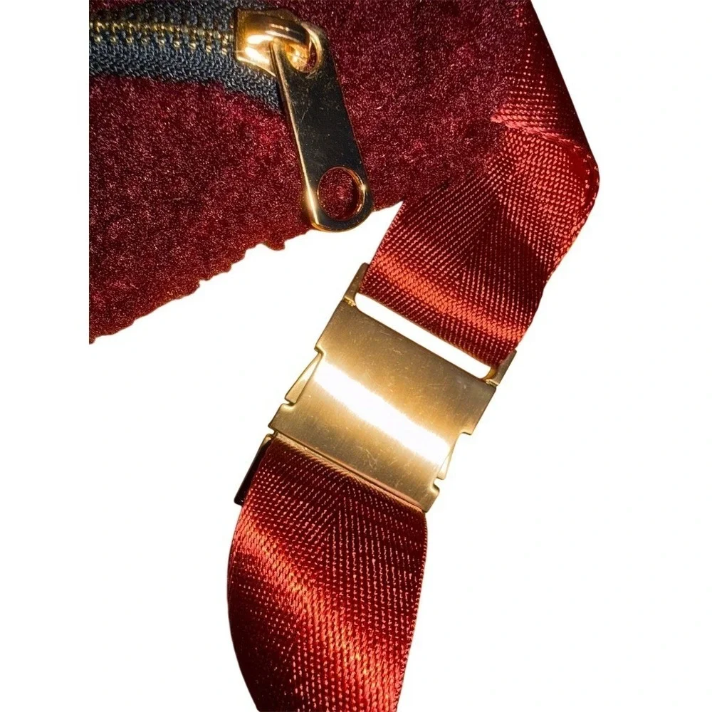 Bearpaw Fanny Pack Belt Bag Womens Burgundy Adjust Strap Gold Hardware‎ Sherpa